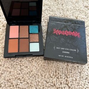 Blue and Brown Eyeshadow Palette with Matte and Shimmer Finishes